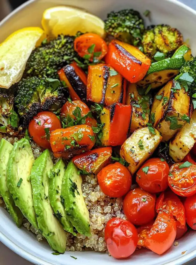  QUINOA BOWL WITH ROASTED VEGETABLES 