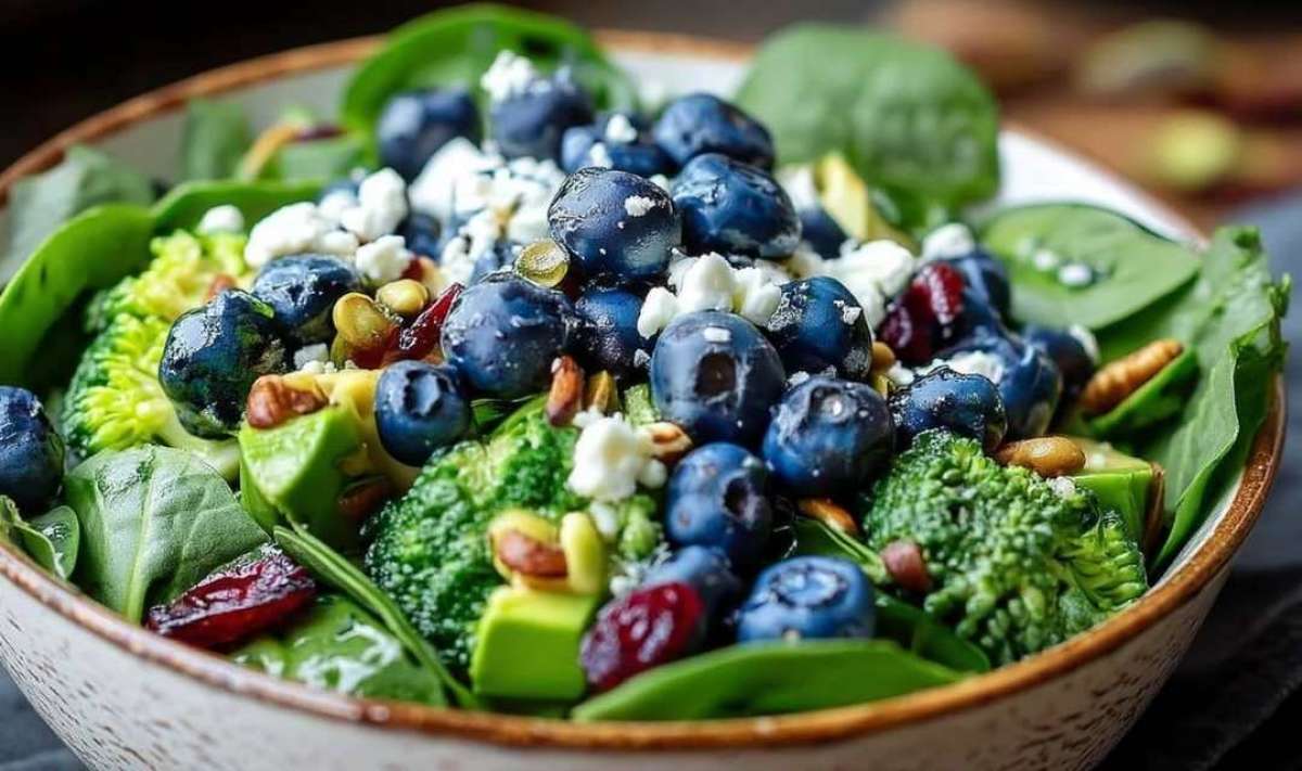 Blueberry Broccoli Spinach Salad in 10 Minutes