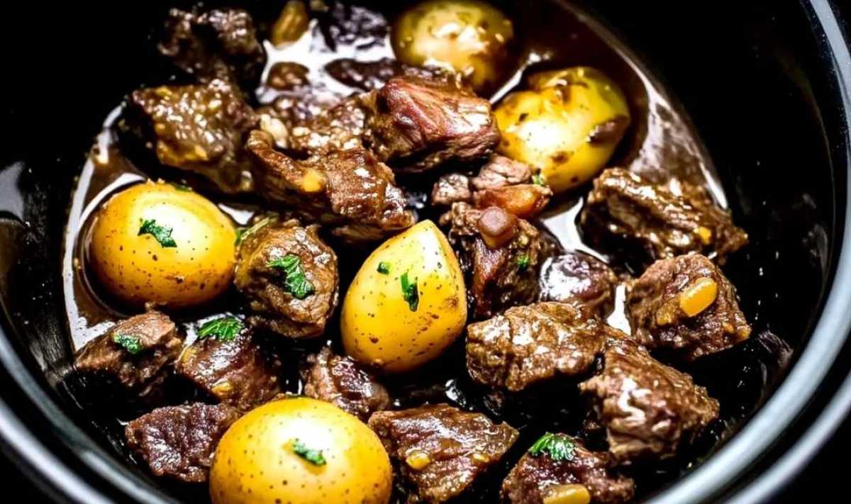 Crockpot Garlic Butter Beef & Potatoes Recipe