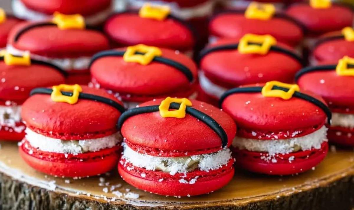 Santa Claus Macarons – Christmas Magic Bites