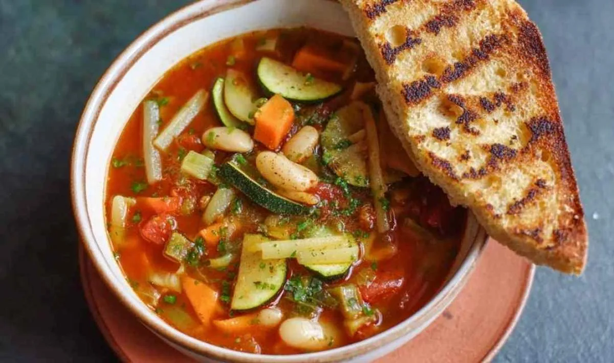 Simple minestrone soup