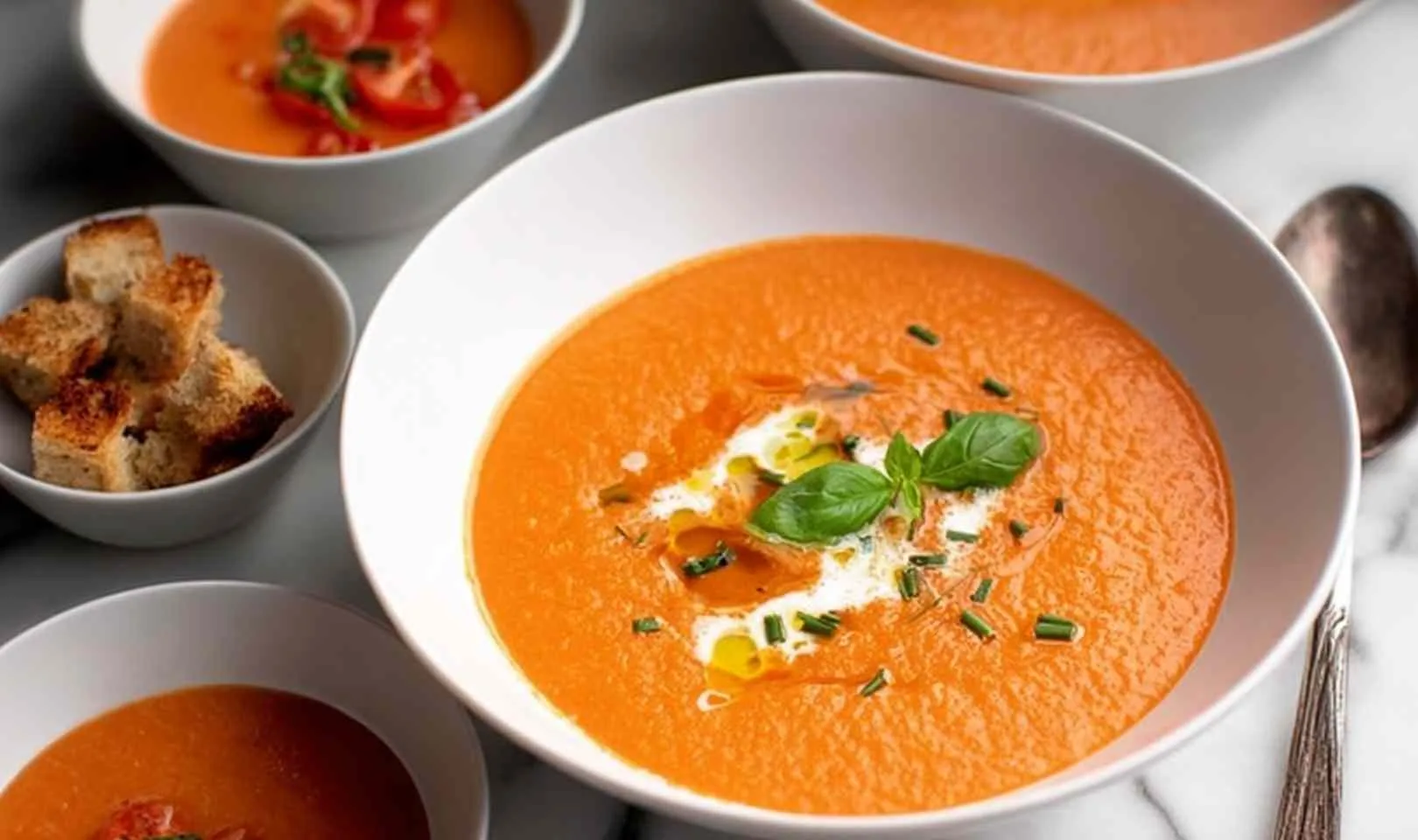 The Best Creamy Tomato Soup (Vegan)
