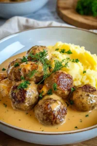 Creamy Meatballs with Mashed Potatoes
