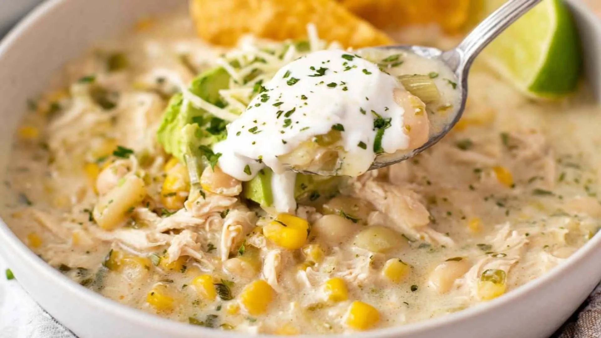 slow cooker creamy white chicken chili