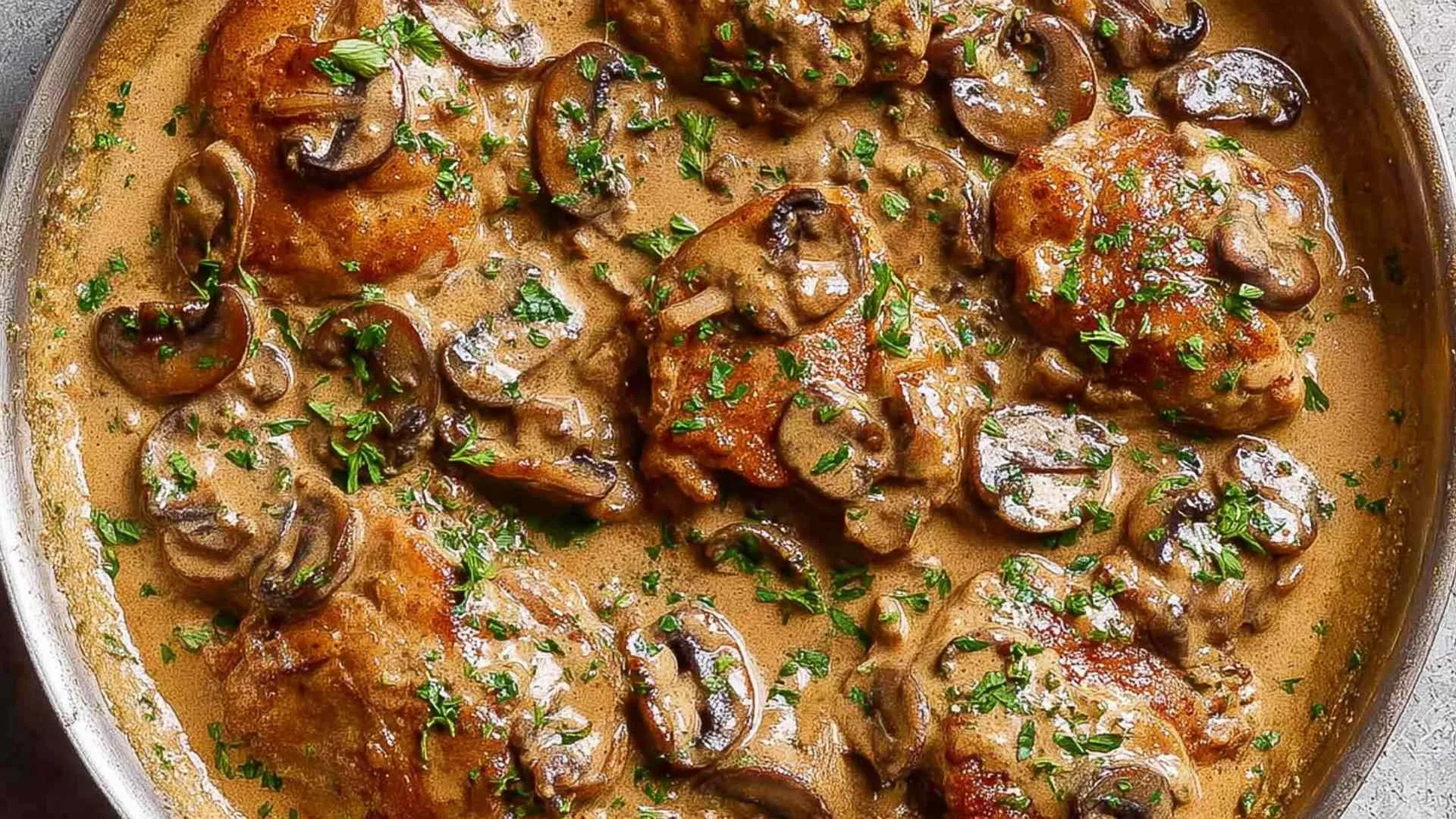 Creamy mushroom garlic chicken thighs