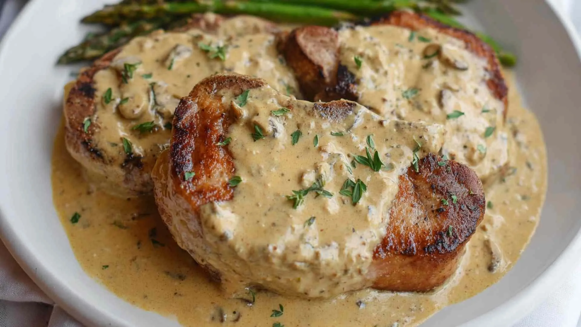 Creamy smothered pork chops